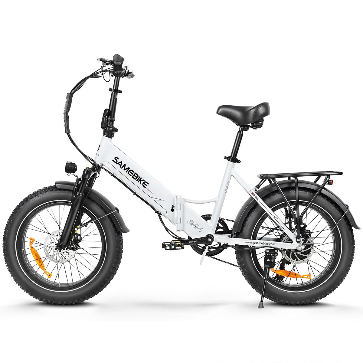 Vélo électrique pliable blanc, pneus noirs, porte-bagages. Marque SAMEBIKE.