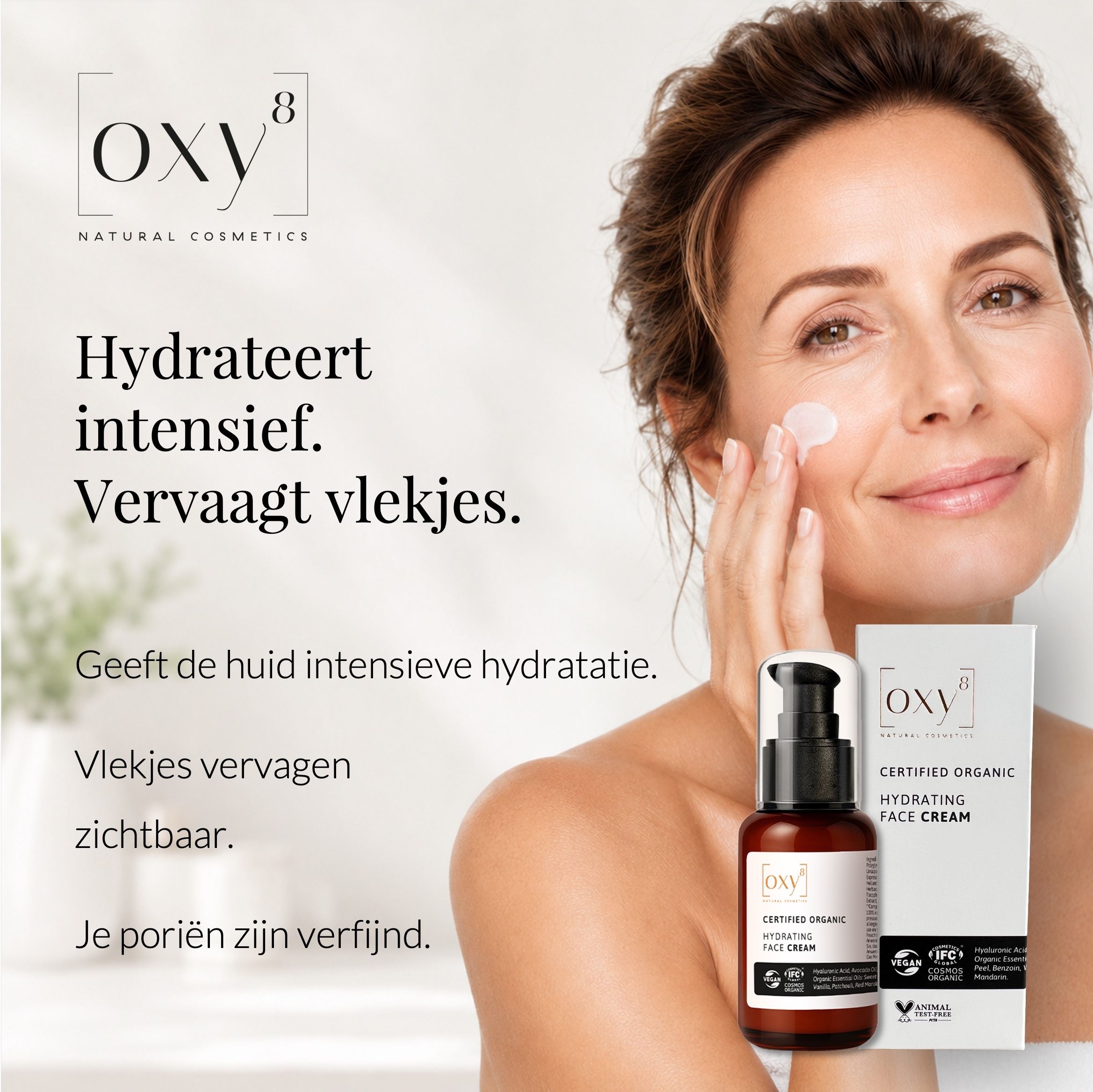 Vrouw brengt crème aan: OXY8 Naturkosmetik, intense hydratatie, vervaagt vlekken.