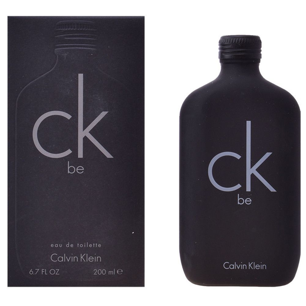 Flacon et boîte noirs avec inscription 'ck be' et 'Calvin Klein'. Flacon avec bouchon noir.