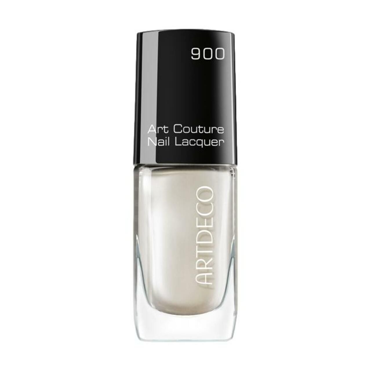Nagellakfles met zwarte dop. Opschrift: Art Couture Nail Lacquer, 900. Merk: ARTDECO.