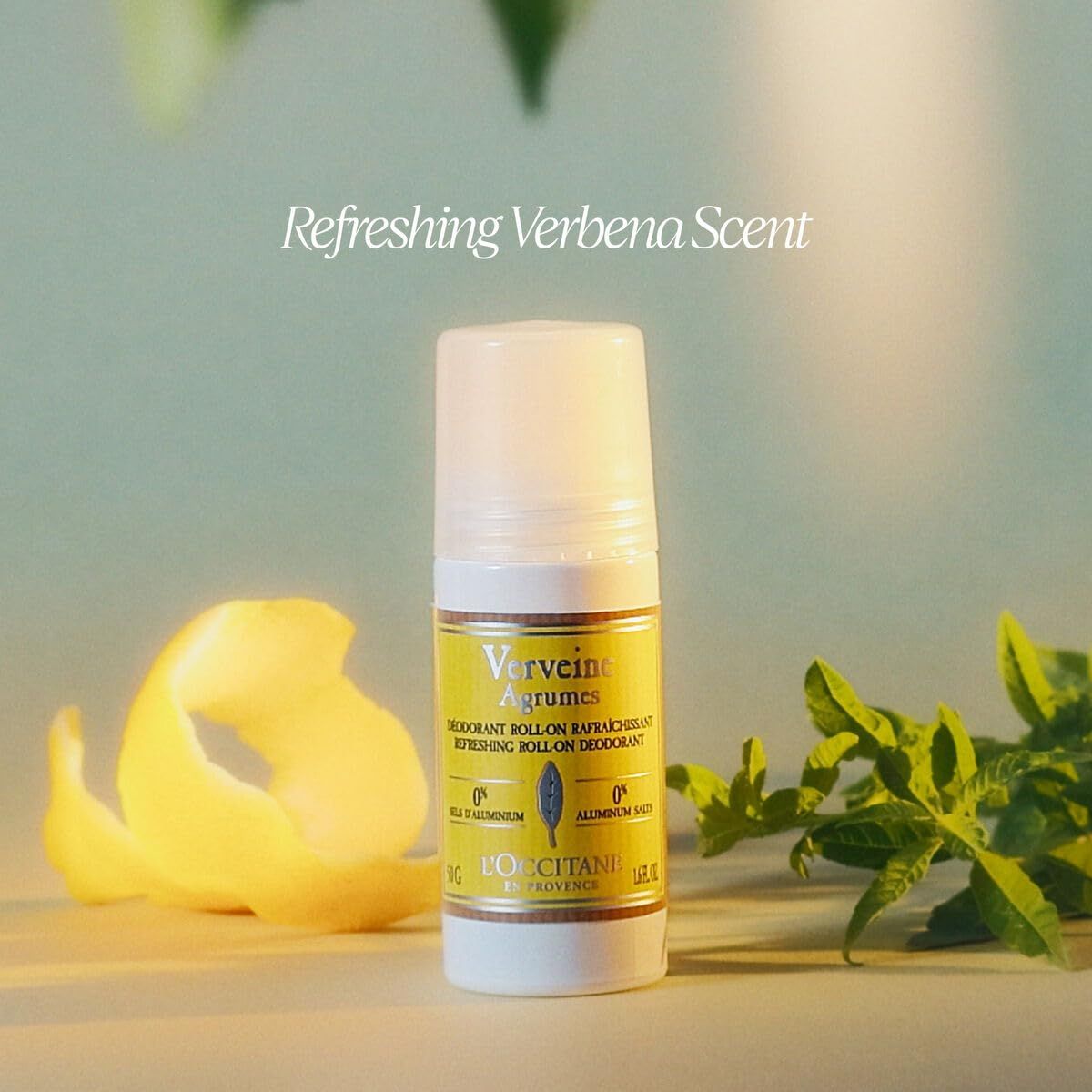 Deo-Roll-On van L'Occitane. Witte fles met geel etiket. Opschrift: Verbene Agrumes, Roll-on rafraîchissant. Verfrissende verbena geur.