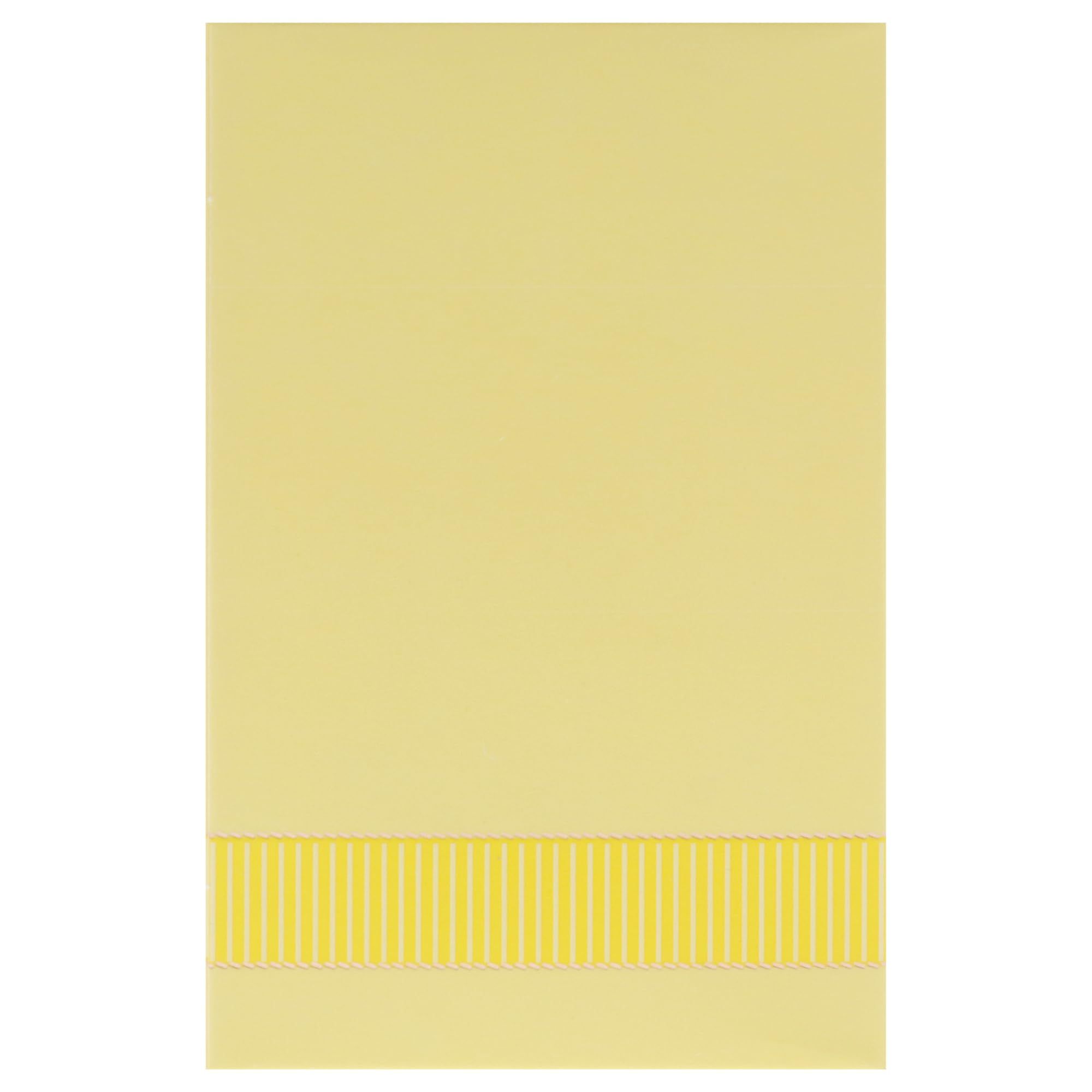 Emballage jaune avec ruban rayé jaune et blanc. Aucune désignation de produit visible.