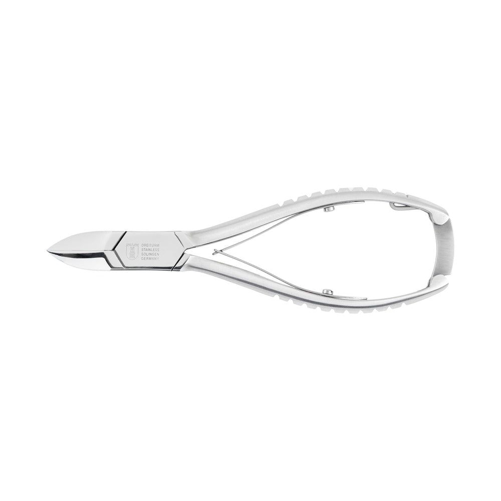 Zilverkleurige nageltang. Gebogen vorm met handvat. Zichtbare markering.