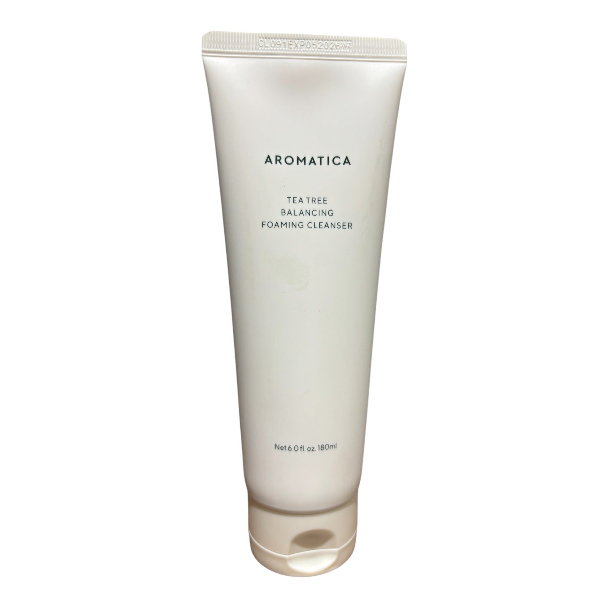 Witte tube met tekst AROMATICA, TEA TREE BALANCING FOAMING CLEANSER. Onderaan staat Net 6.0 fl.oz. 180ml.