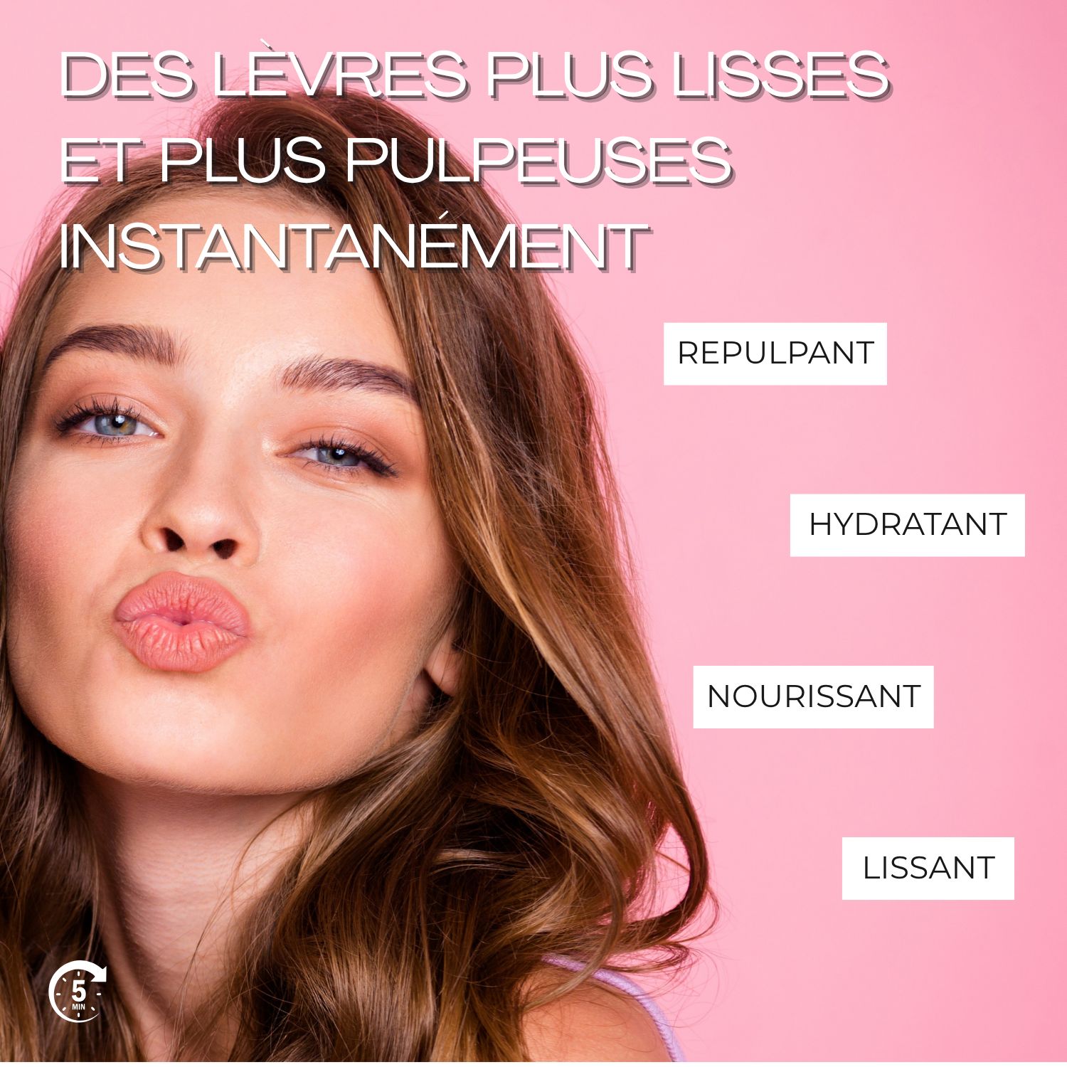 Texte: DES LÈVRES PLUS LISSES ET PLUS PULPEUSES INSTANTANÉMENT. Femme avec des lèvres. Texte: REPULPANT, HYDRATANT, NOURRISSANT, LISSANT.