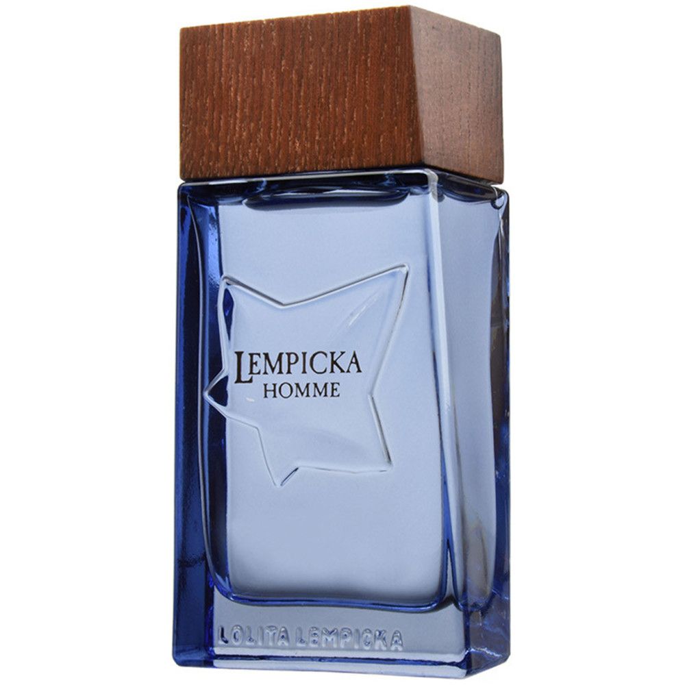 Flacon de parfum bleu avec bouchon en bois. Inscription Lempicka Homme. Logo en forme d'étoile sur le flacon.