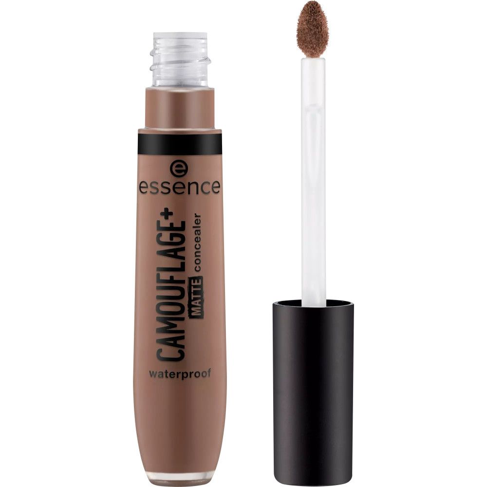 Tube de correcteur avec applicateur. Inscription: CAMOUFLAGE+ matte concealer, waterproof. Marque: essence.