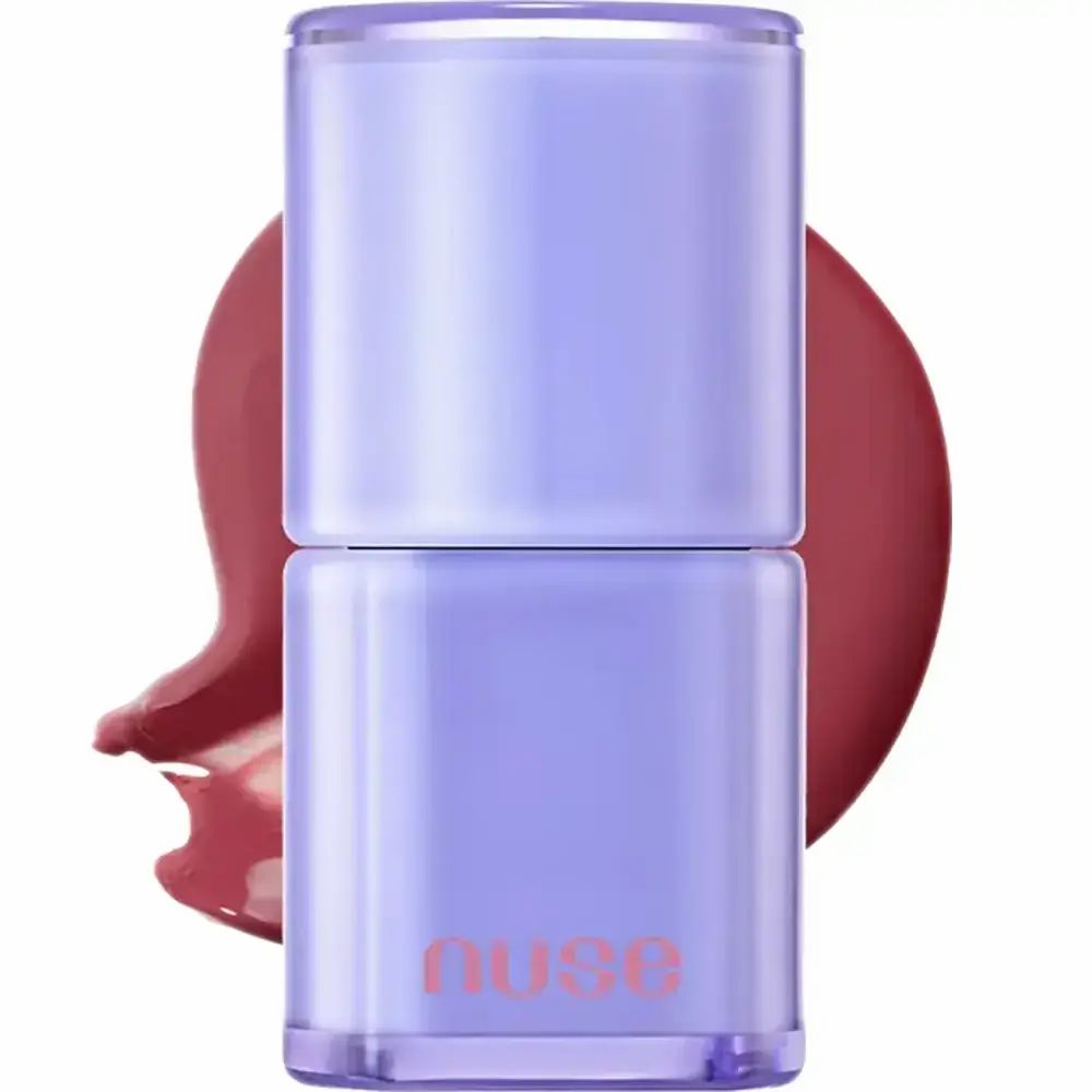 Lipgloss in paarse huls met kleurvlek. Merk: nuse. Tint: Tanned Hour.