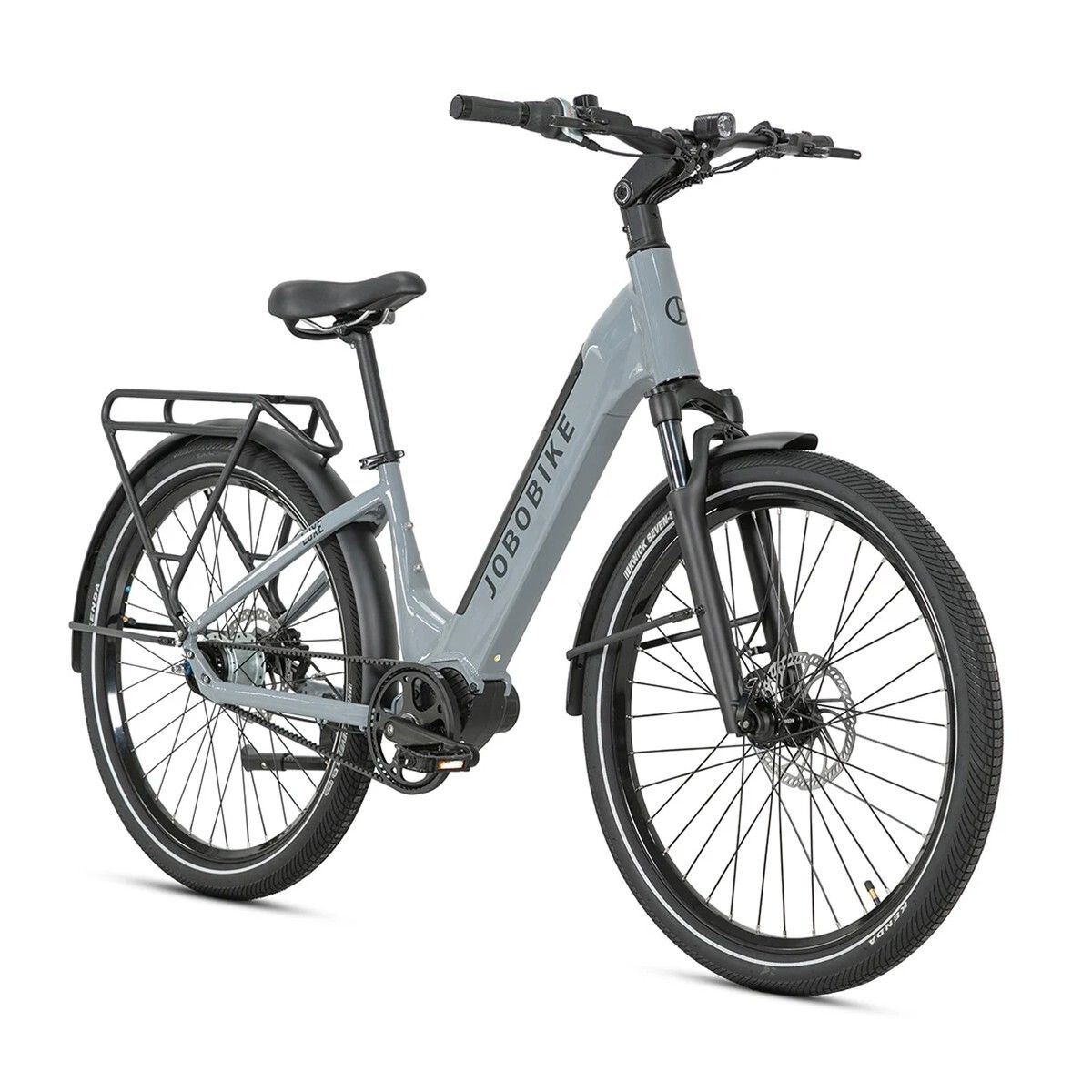 Vélo électrique gris avec porte-bagages. Marque JOBOBIKE sur le cadre. Pneus et garde-boue noirs.