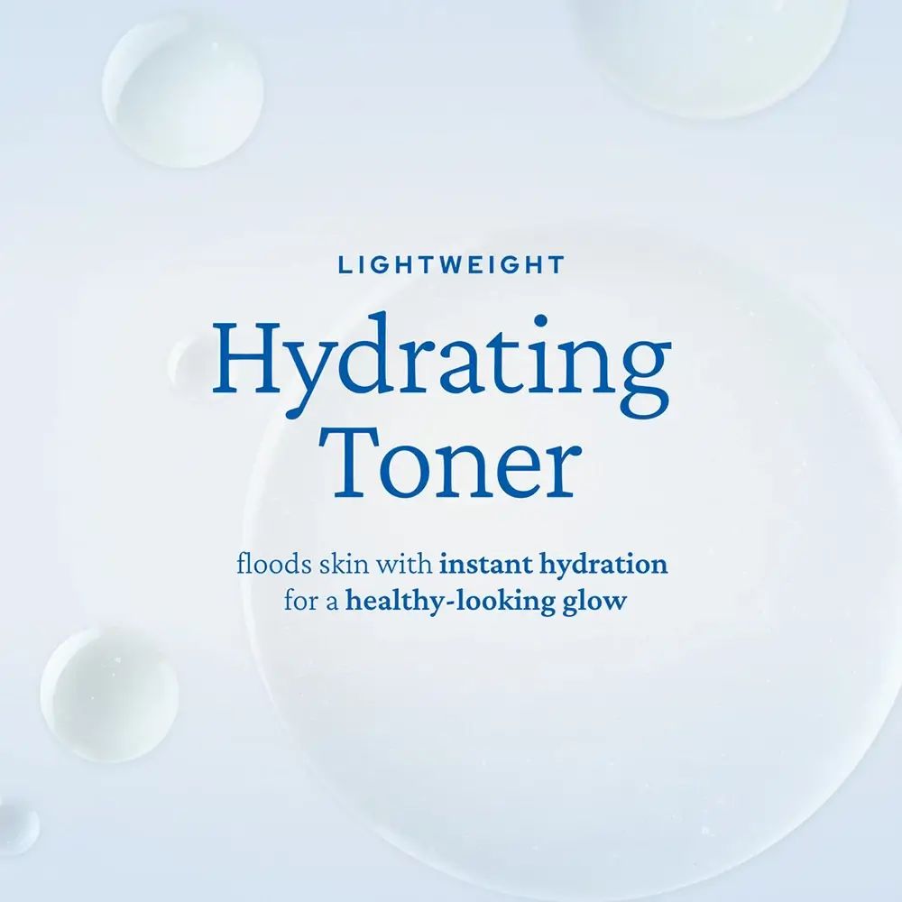 Achtergrond met witte, cirkelvormige elementen. Tekst: Lightweight Hydrating Toner. Hydrateert de huid direct voor een gezonde glans.