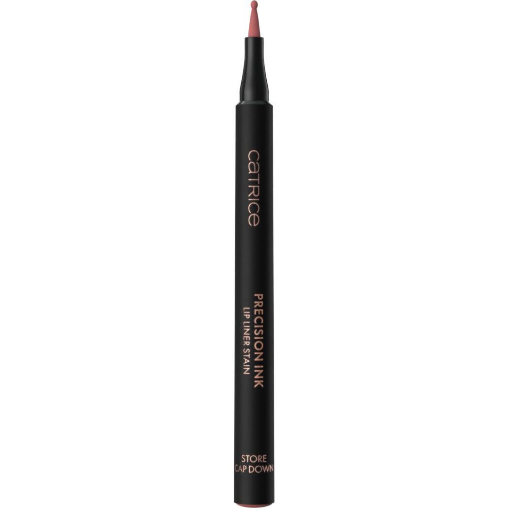 Zwarte applicatorstift met roze punt. Opschriften: CATRICE, PRECISION INK LIP LINER STAIN, STORE CAP DOWN.