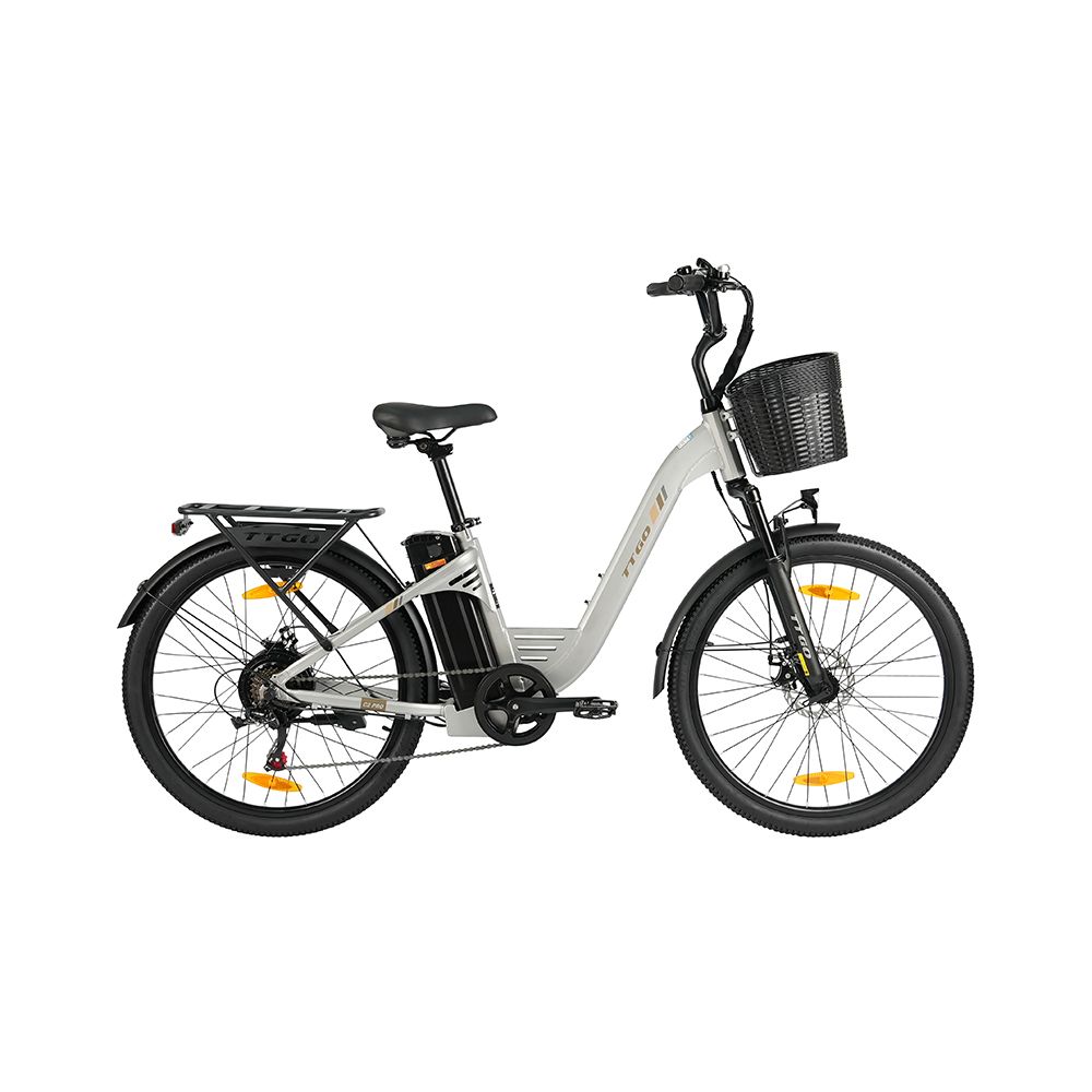 Vélo électrique gris avec panier noir, porte-bagages et garde-boue. Réflecteurs jaunes sur les roues.