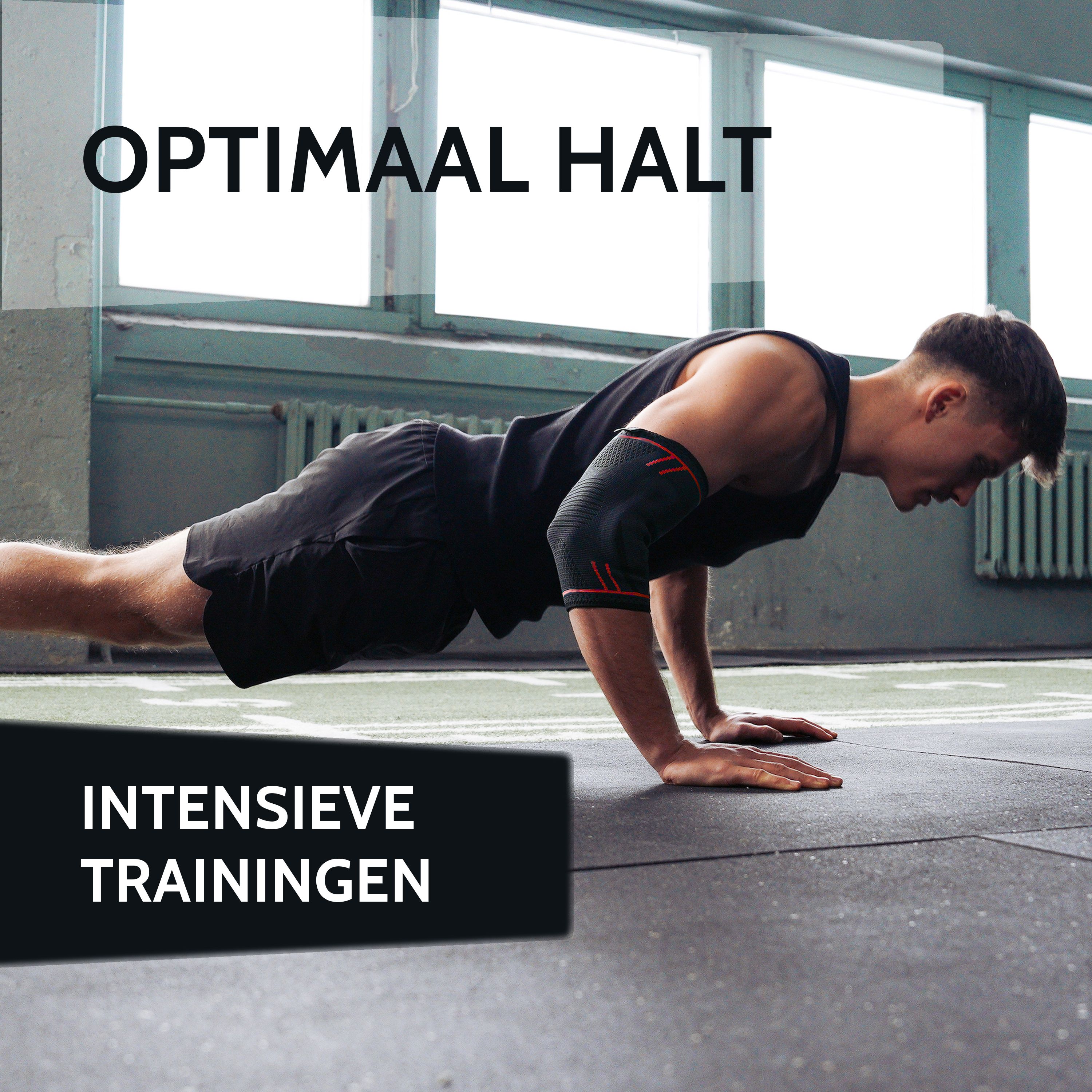 Man doet push-ups, draagt een elleboogbrace. Zwarte brace met rode accenten.