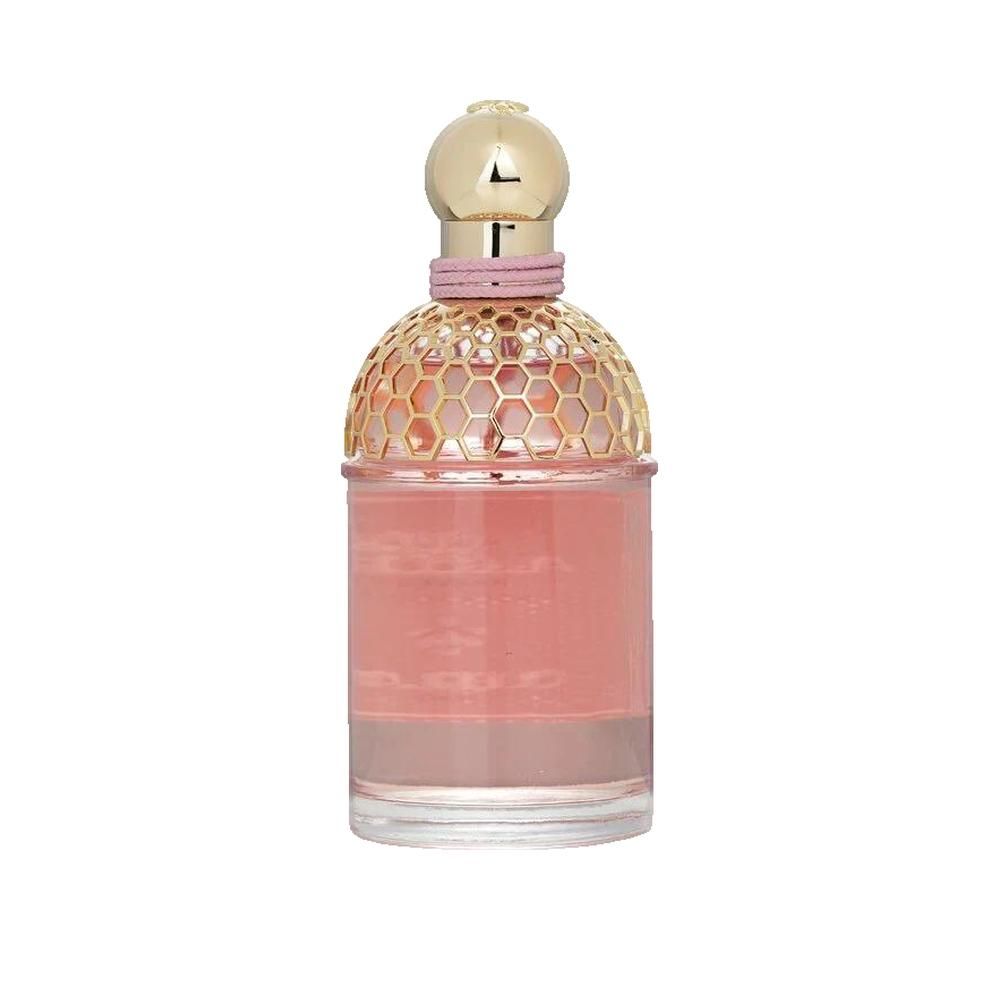 Parfumfles met gouden dop, roze vloeistof en roze lint. Honingraatpatroon op de fleskop.