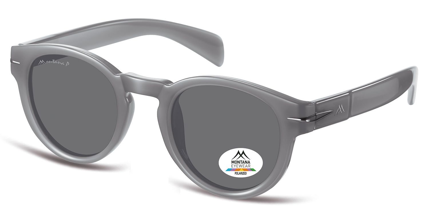 Grijze zonnebril met ronde glazen. Montana Eyewear logo en polarisatie sticker. Poten met logo. Perspectief.