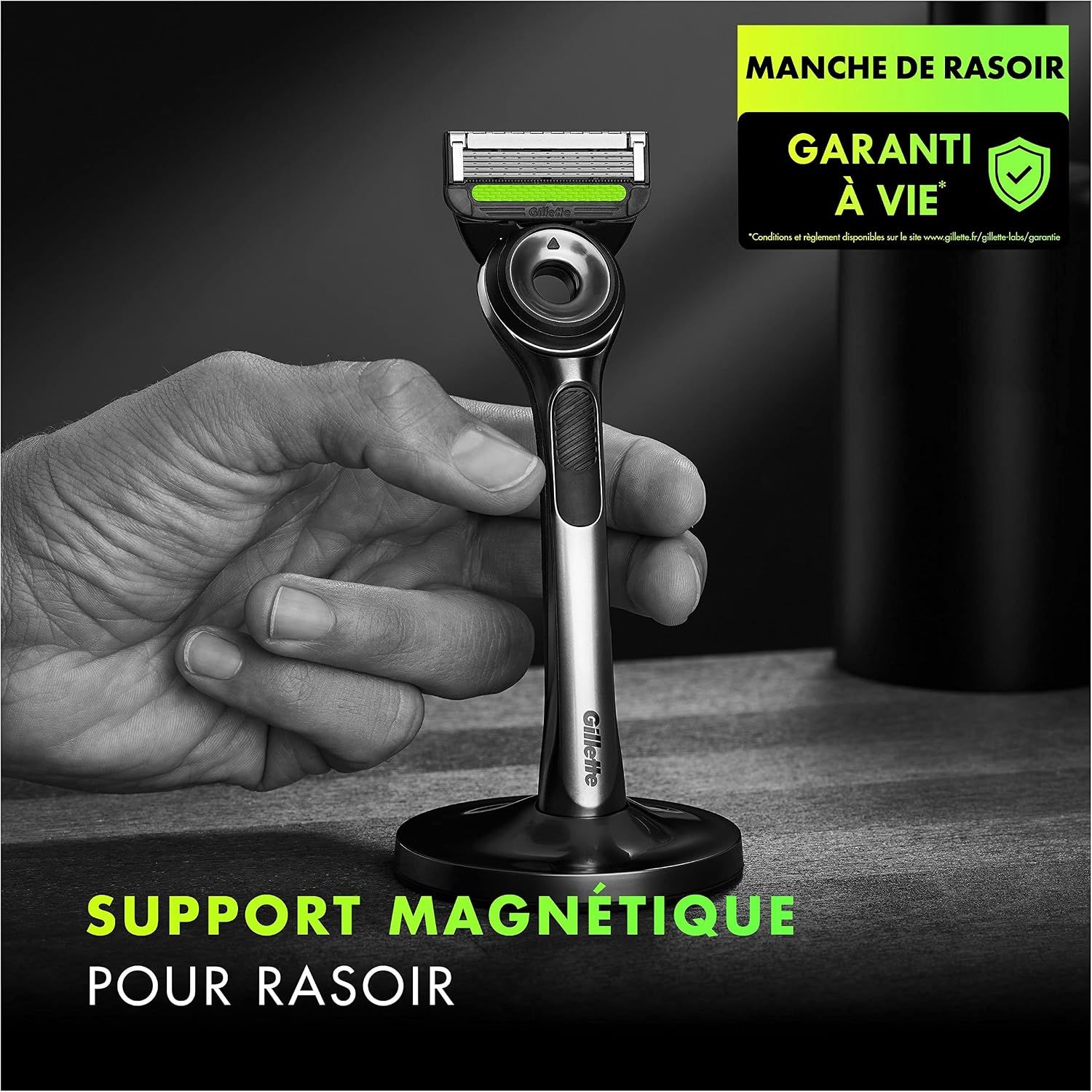 Rasoir Gillette Labs avec support magnétique pour un rangement facile.