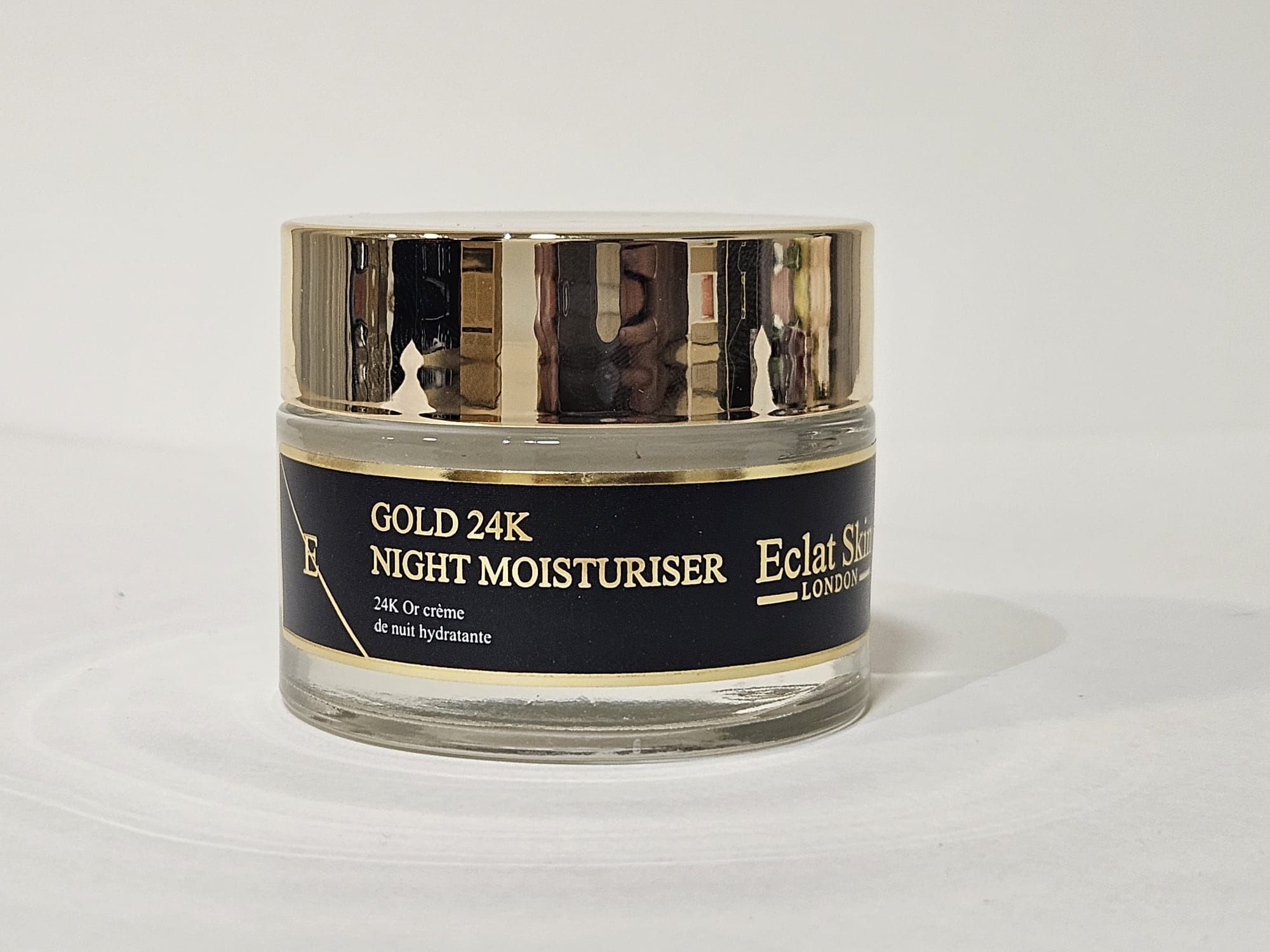 Pot de crème avec couvercle doré. Inscription : Gold 24K Night Moisturiser. Marque : Eclat Skin London.