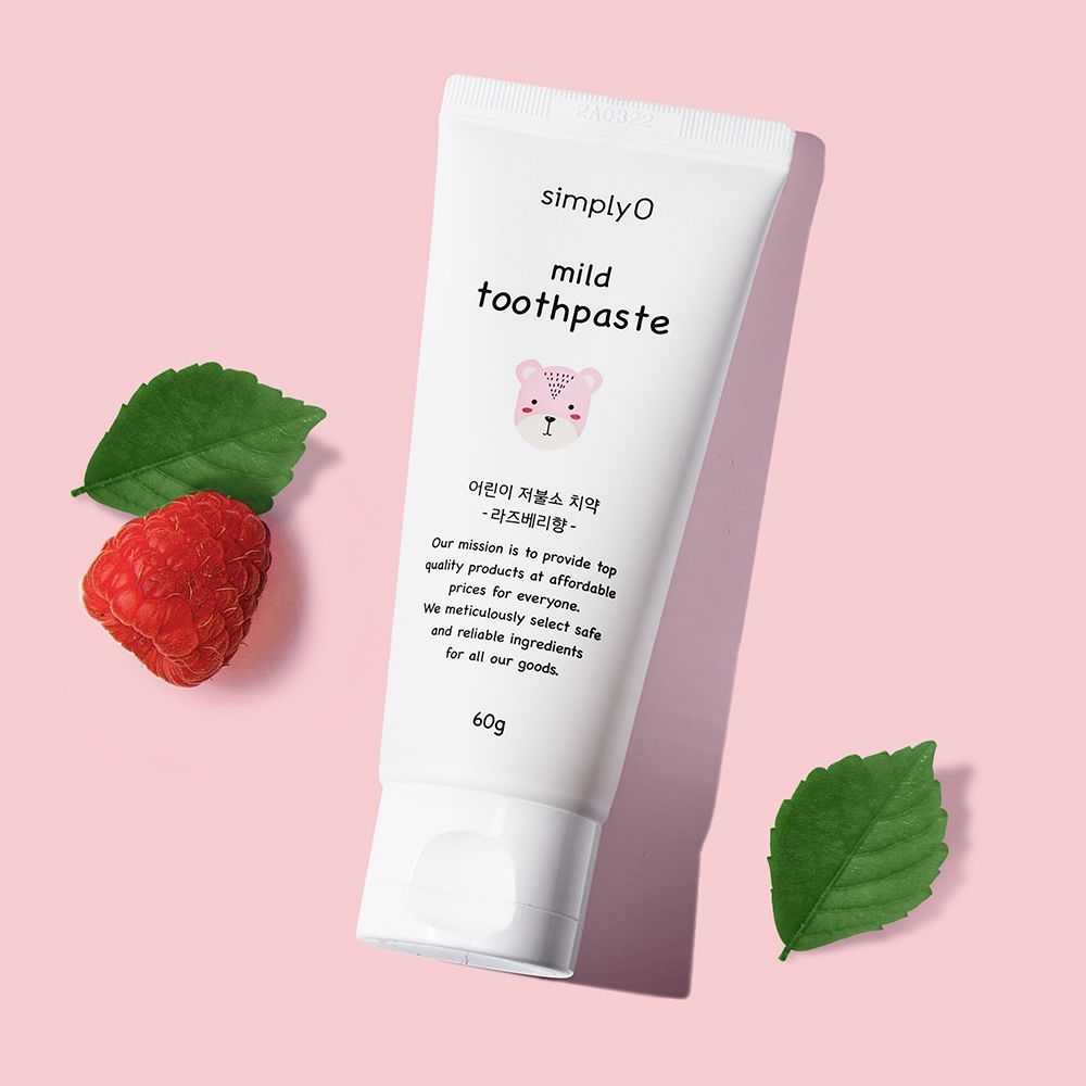 Witte tube "simplyO mild toothpaste" met framboos en bladeren. Koreaanse en Engelse tekst. 60g.