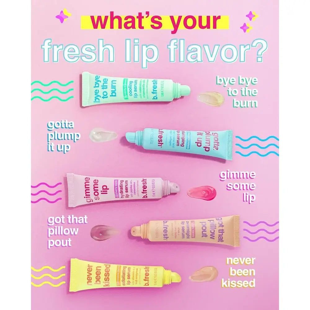 Plusieurs sérums à lèvres en tubes. Différentes couleurs. Texte : Got That Pillow Pout, Bye Bye to the Burn, Gotta Plump It Up, Gimme Some Lip.