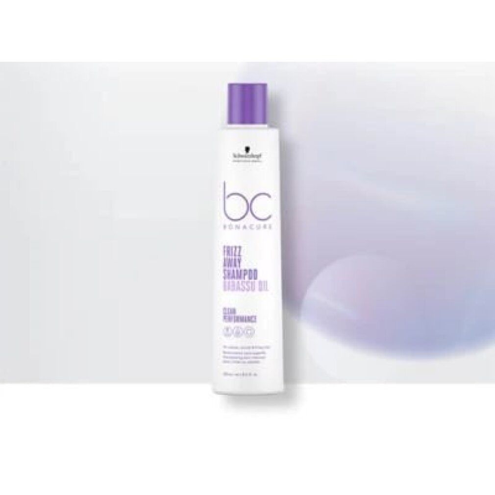 Flacon de shampooing blanc avec bouchon violet. Inscription : BC Bonacure Frizz Away Shampoo Babassu Oil. Sur fond clair.