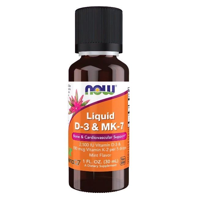 Bruine fles met zwarte dop. Etiket met productnaam: Liquid D-3 & MK-7. Oranje etiket met logo.