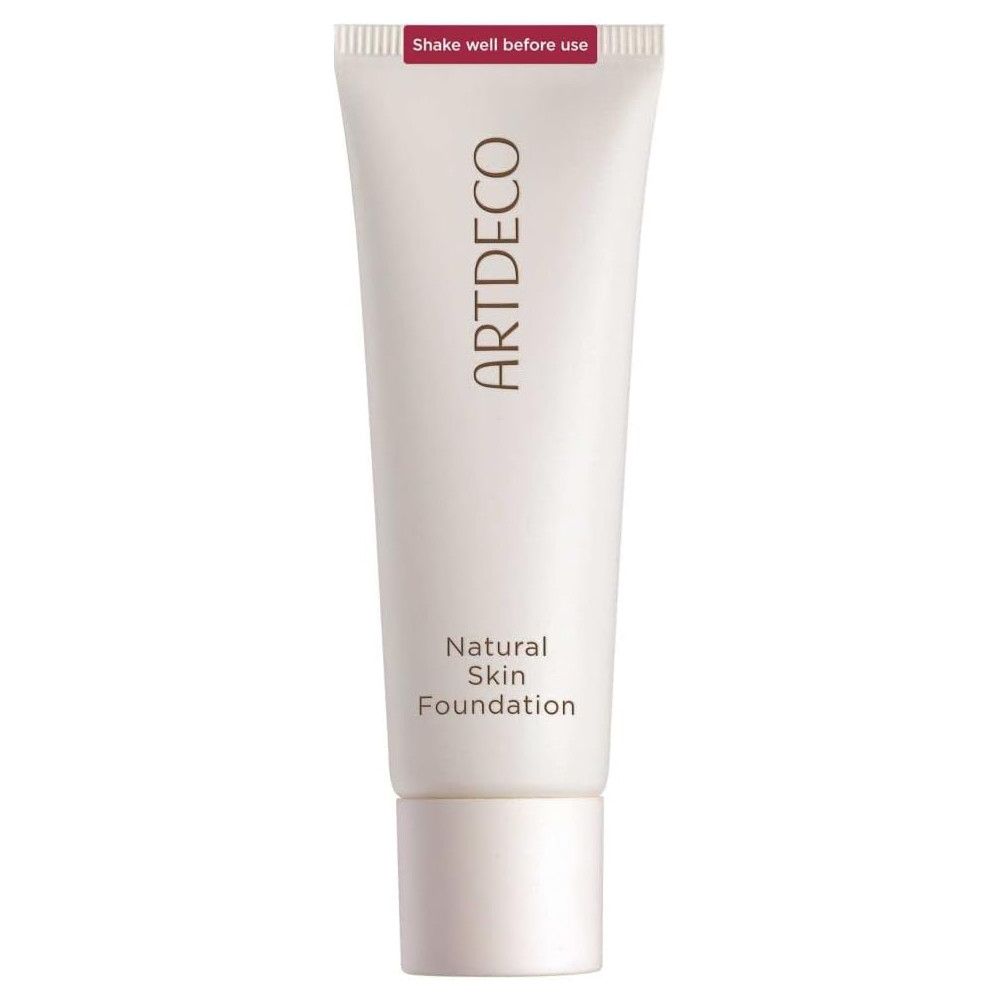 Witte tube met Artdeco Natural Skin Foundation. Tekst: 'Shake well before use'.