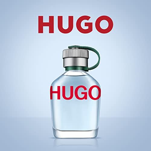 Hugo Man Eau de Toilette fles tegen blauwe achtergrond.
