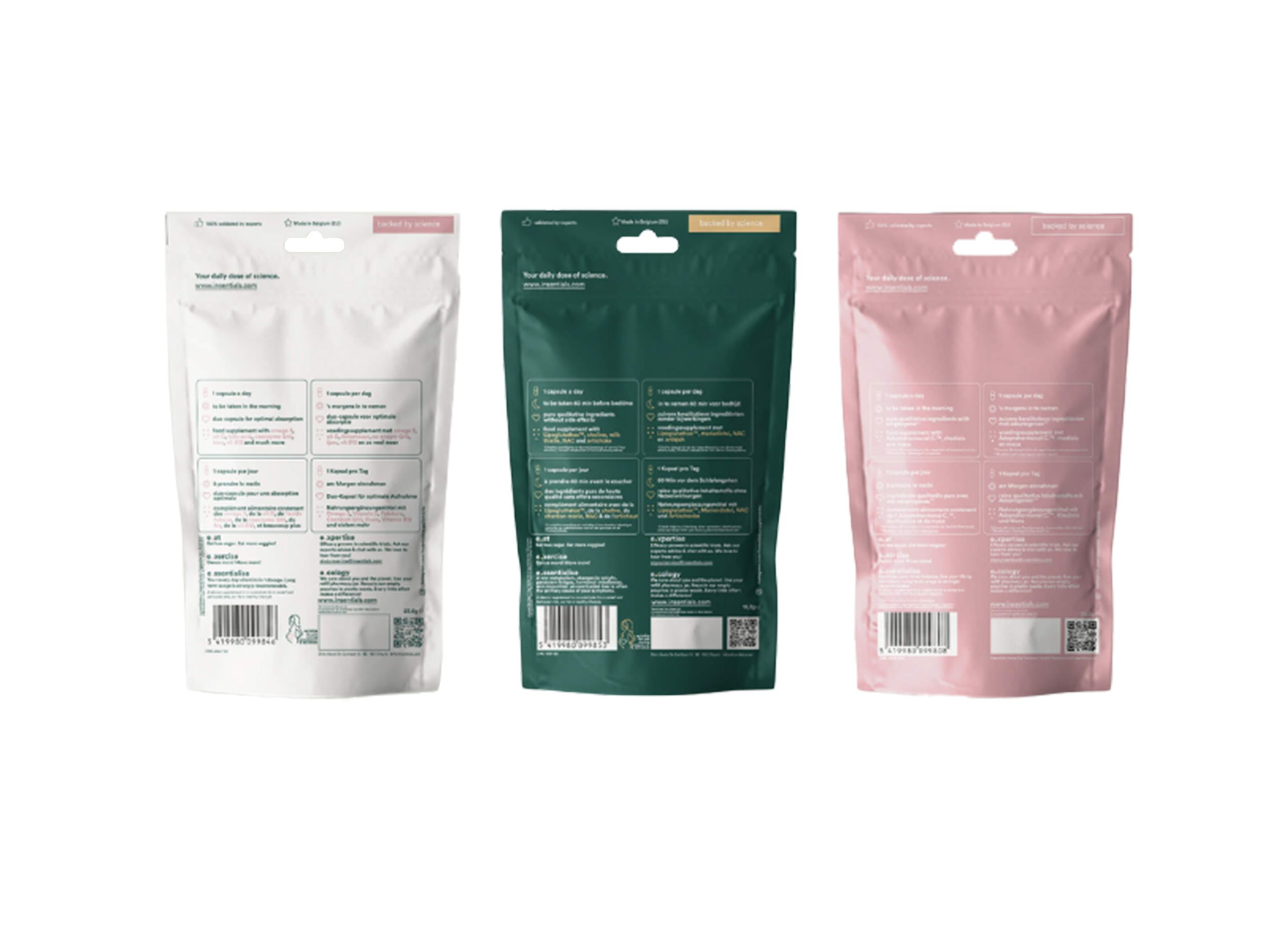 Achterkant van drie zakjes. Smart Vitamins, Detox Boost en Balance Me. Tekst en barcodes op witte, groene en roze achtergrond.