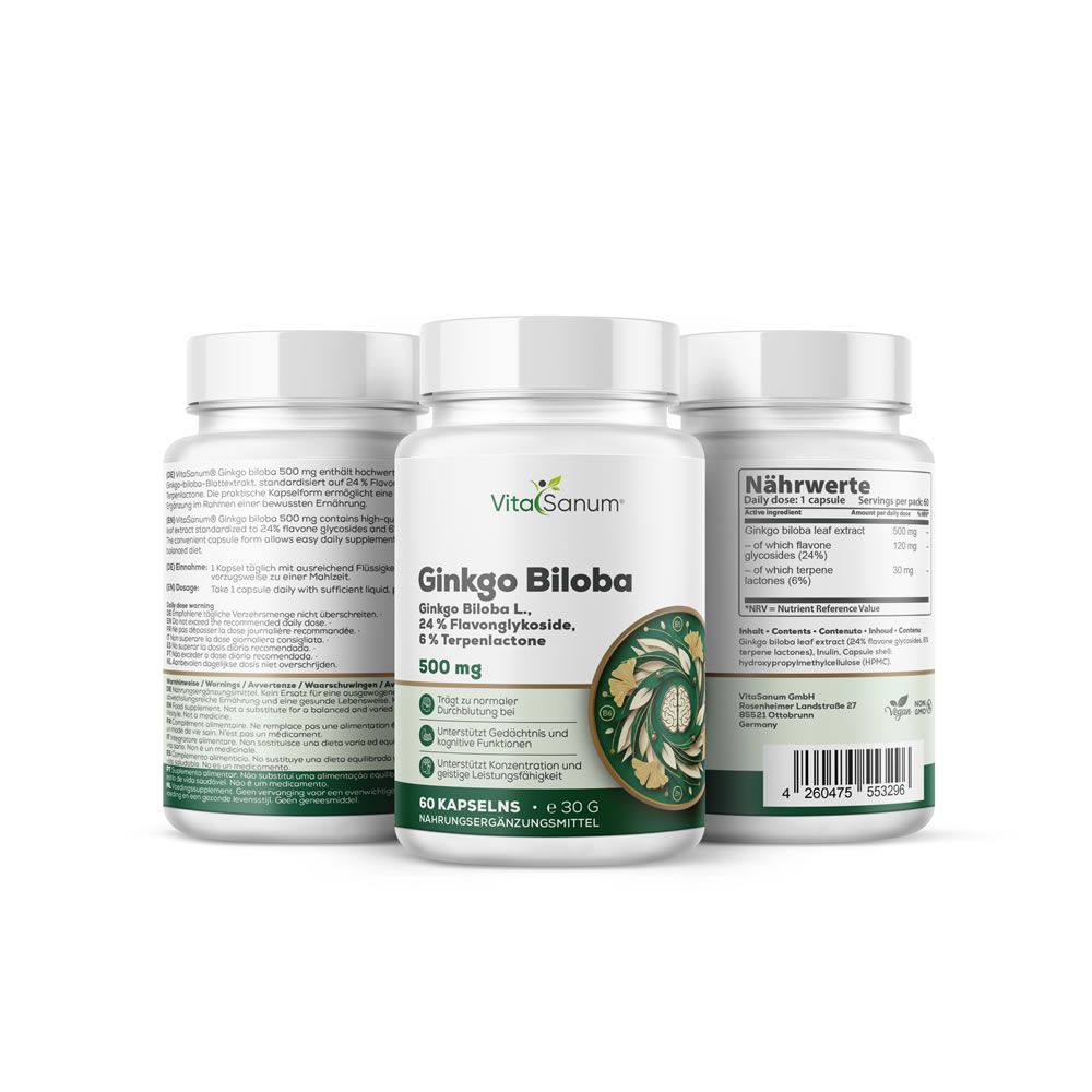 Drie witte flessen VitaSanum® Ginkgo Biloba. Labels met productinformatie en voedingswaarden. 60 capsules.