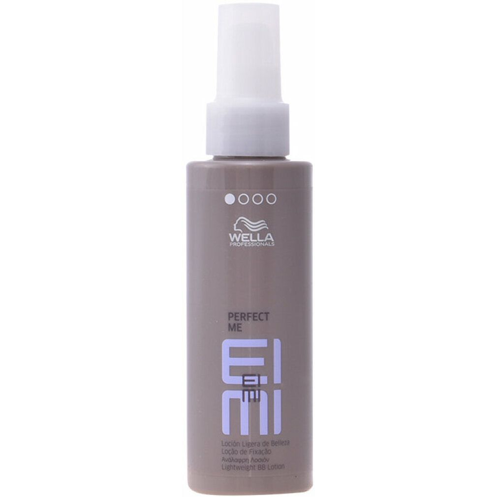 Flacon marron avec vaporisateur blanc. Inscription : Wella Eimi Perfect Me Lightweight Lotion.