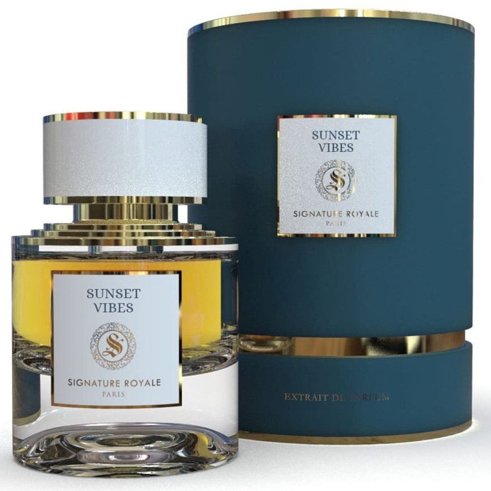Extrait de parfum Sunset Vibes en flacon et emballage. Flacon avec bouchon doré et étiquette blanche. Emballage bleu avec détails dorés.