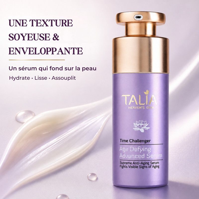 Une femme avec un flacon de sérum. Le sérum est violet avec un bouchon doré.