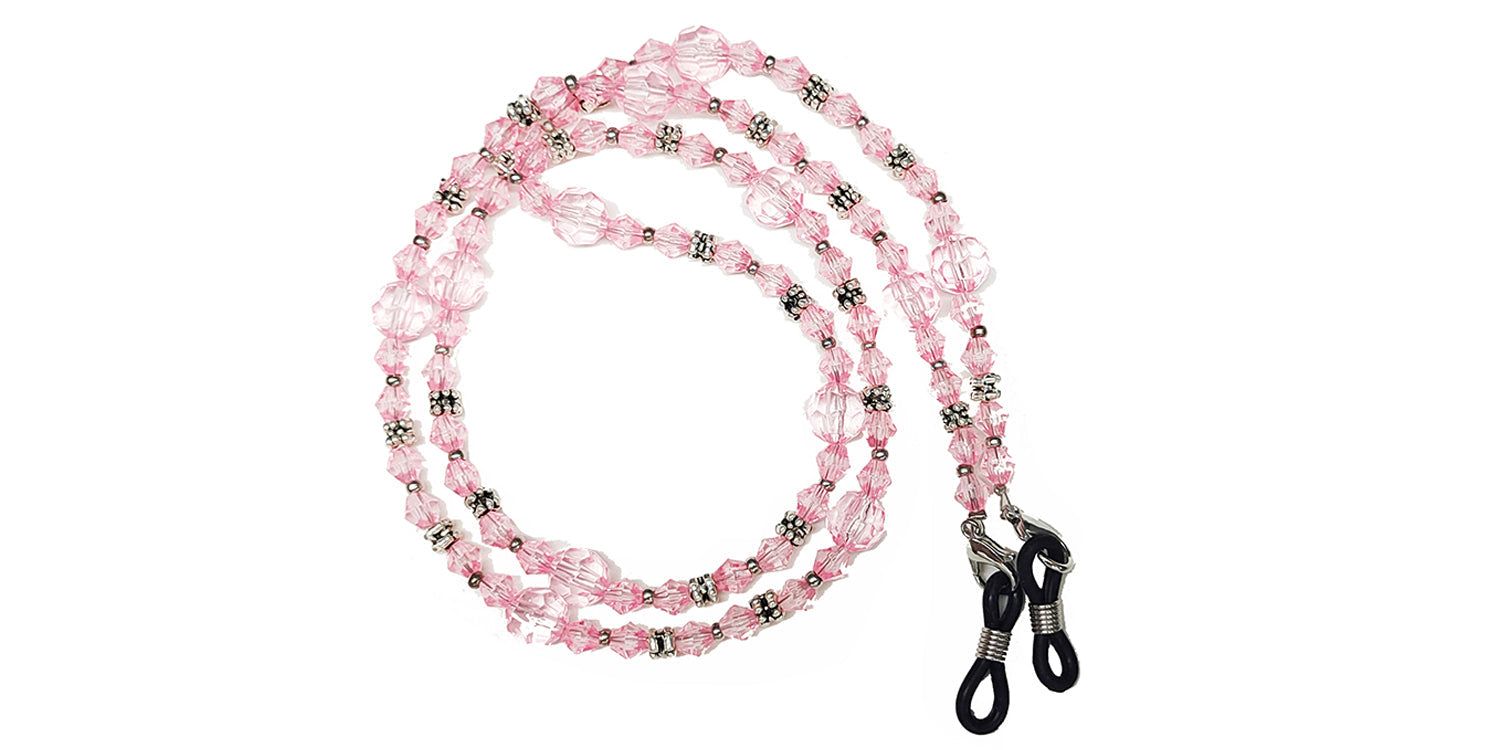 Roze brillenkoord met kralen en metalen accenten. Lussen voor bevestiging aan brilpoten.
