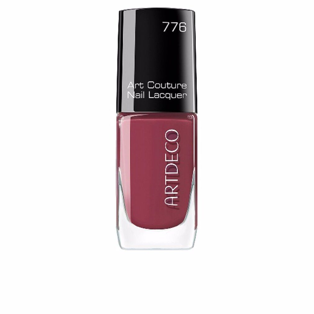 Nagellakfles, bordeauxrood. Zwarte dop, transparante glazen fles. Opschrift: ARTDECO, Art Couture Nail Lacquer, 776.