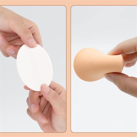 Une main tient une éponge de maquillage blanche et ronde. Une autre main tient une éponge beige façonnée.