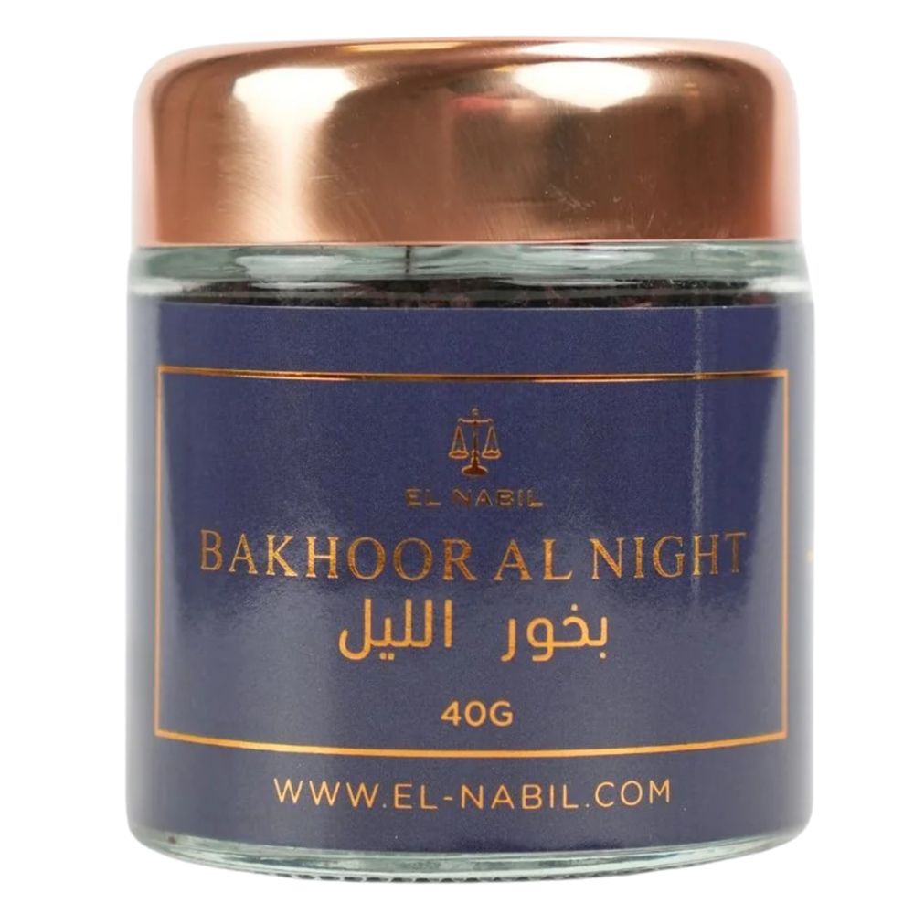 Glazen pot met koperkleurig deksel. Opschrift: BAKHOOR AL NIGHT, Arabische tekens, 40G, www.el-nabil.com. Donkerblauwe sticker.