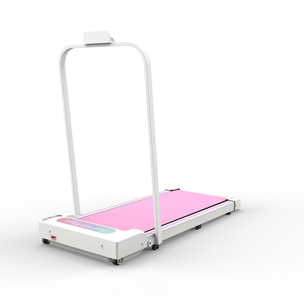 Tapis roulant pliable avec surface rose, cadre blanc, écran LED et barre d'appui. Debout.