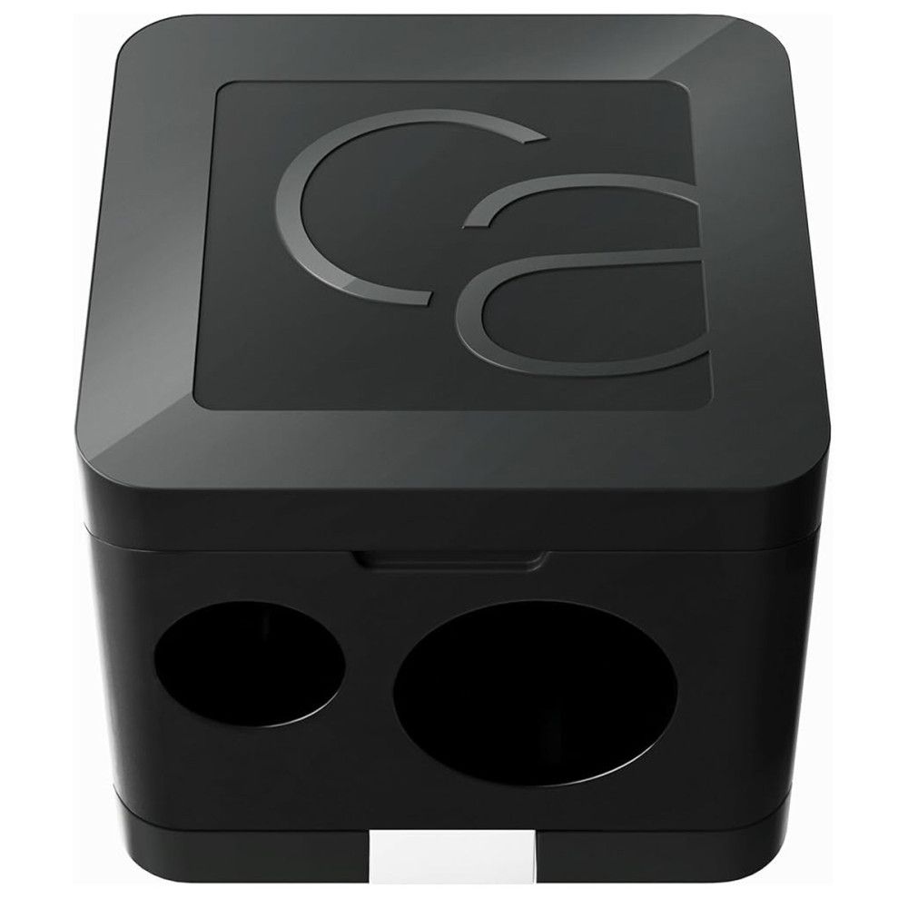 Taille-crayon noir avec deux ouvertures et un couvercle rabattable. Un logo est gravé sur le dessus.