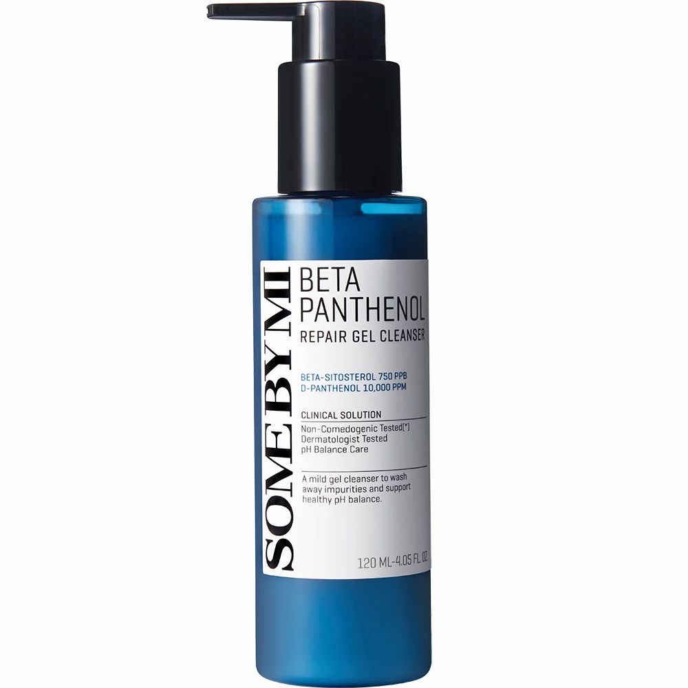 Flacon bleu avec pompe noire. Inscription: Beta Panthenol Repair Gel Cleanser. Marque: SOMEBYMI.
