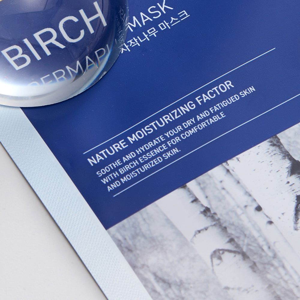 Emballage bleu MEDIHEAL Dermaplus Birch Mask avec texte. Loupe sur l'emballage.