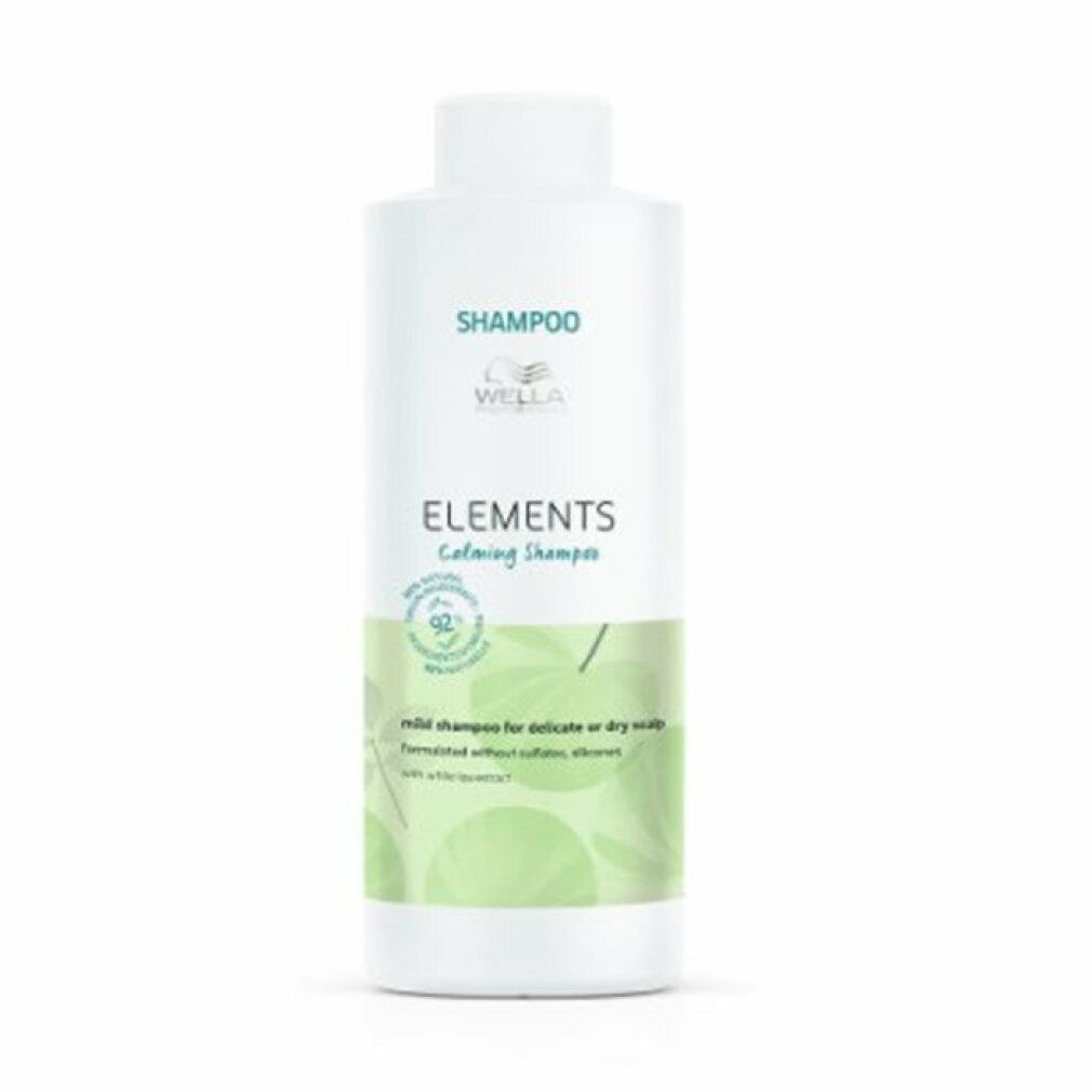 Witte shampoo fles. Opschrift: SHAMPOO, WELLA, ELEMENTS Calming Shampoo. Voor gevoelige hoofdhuid. 92% natuurlijke ingrediënten.