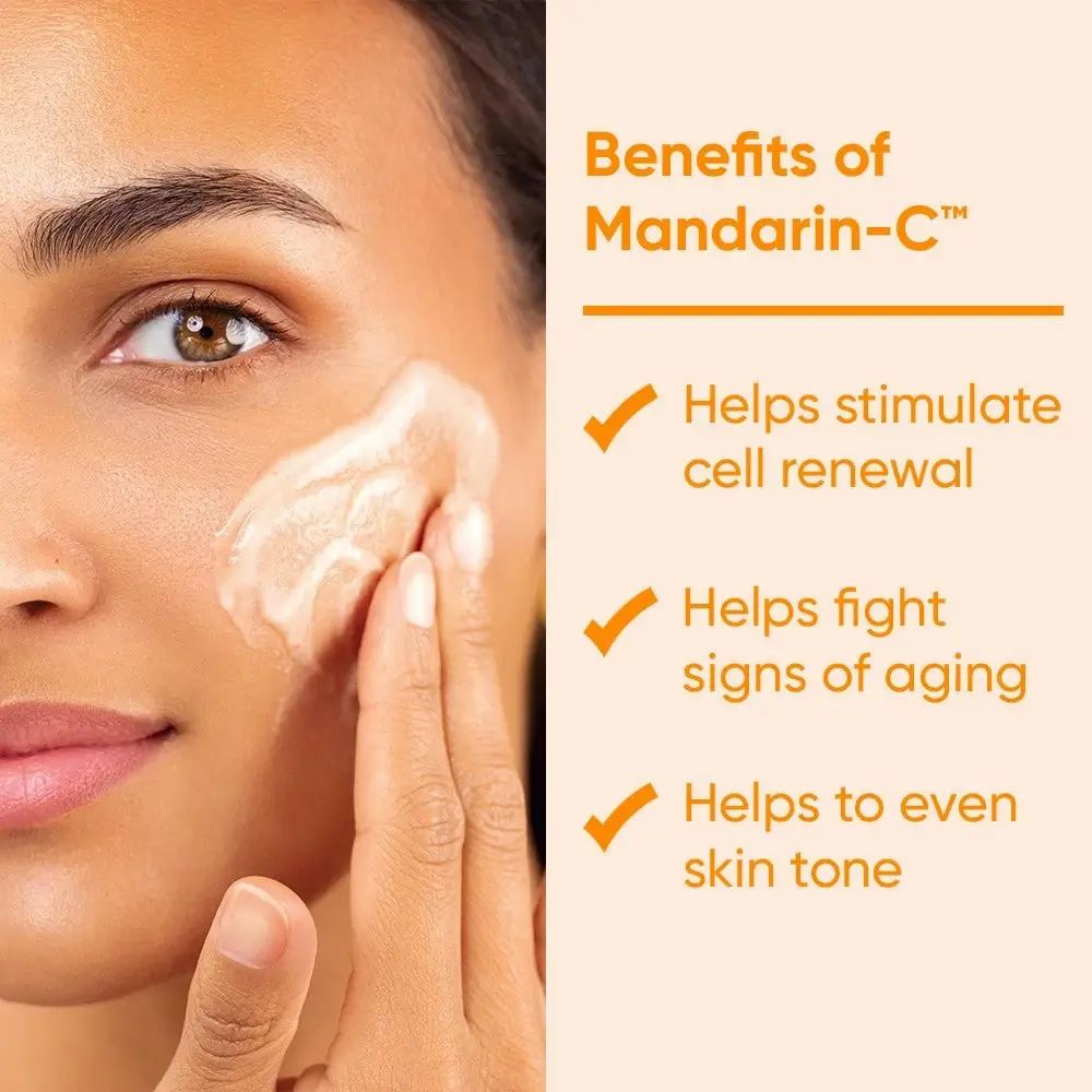 Femme appliquant crème. Texte: "Benefits of Mandarin-C". Avantages: renouvellement cellulaire, anti-âge, teint.