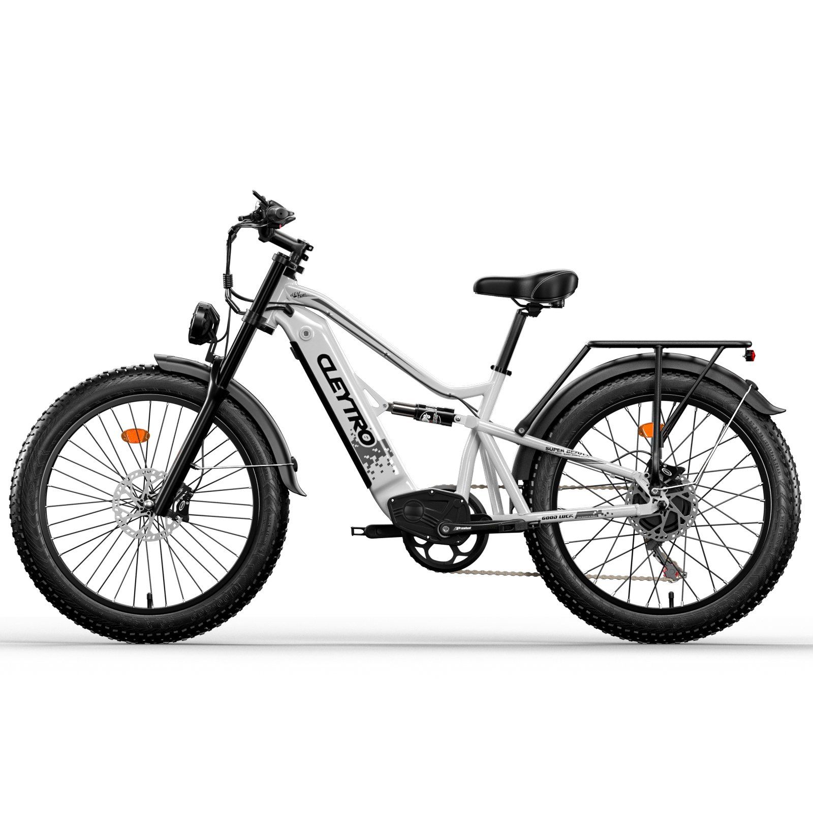 VTT électrique blanc avec porte-bagages. Pneus et détails noirs. Marque Cleytro. Gros pneus, suspension.