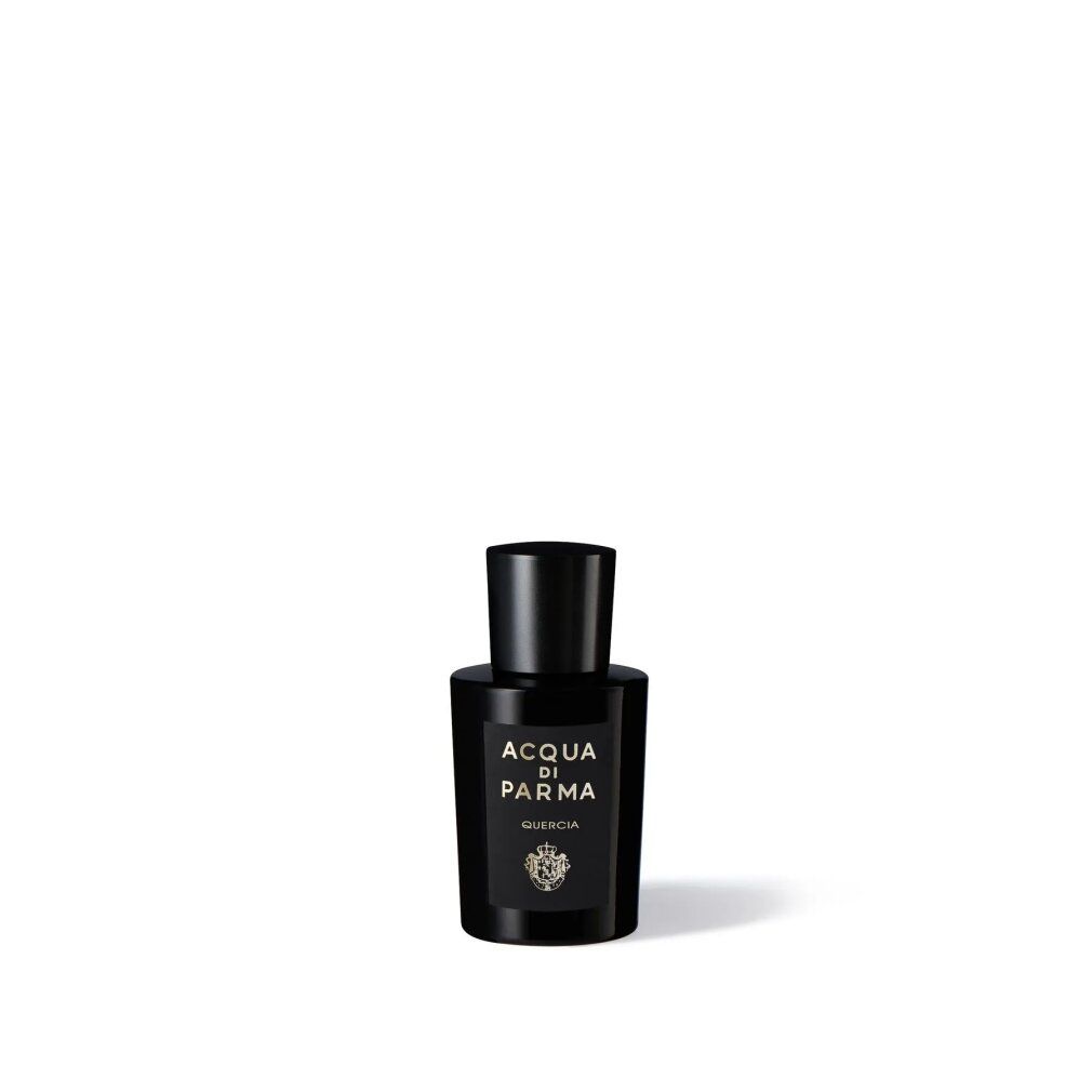 Zwarte fles met zwarte dop. Opschrift: Acqua di Parma Quercia.