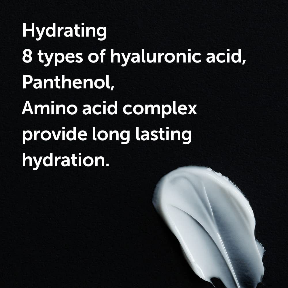 Witte crèmevlek op zwarte achtergrond. Tekst: Hydraterend, 8 soorten hyaluronzuur, Panthenol, aminozuren.