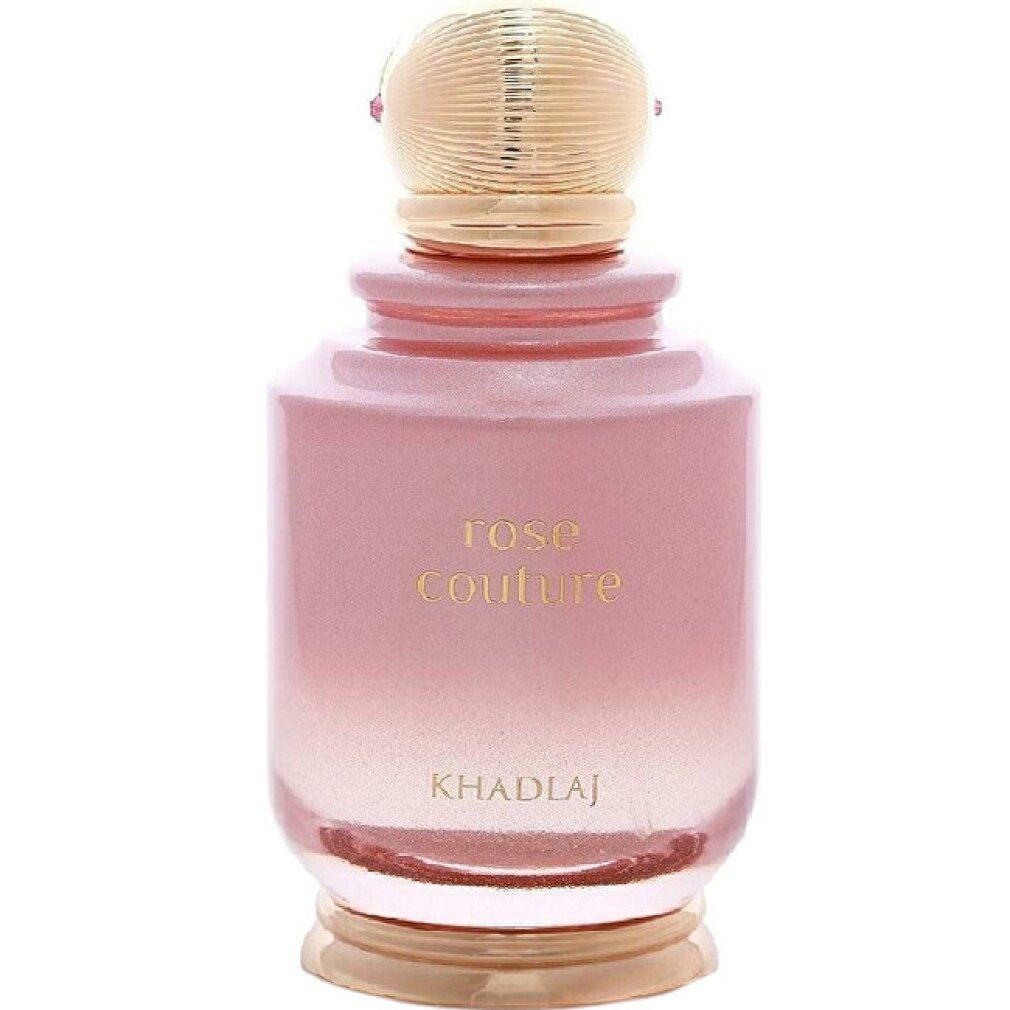 Flacon de parfum rose avec un bouchon doré côtelé et une pierre rose.