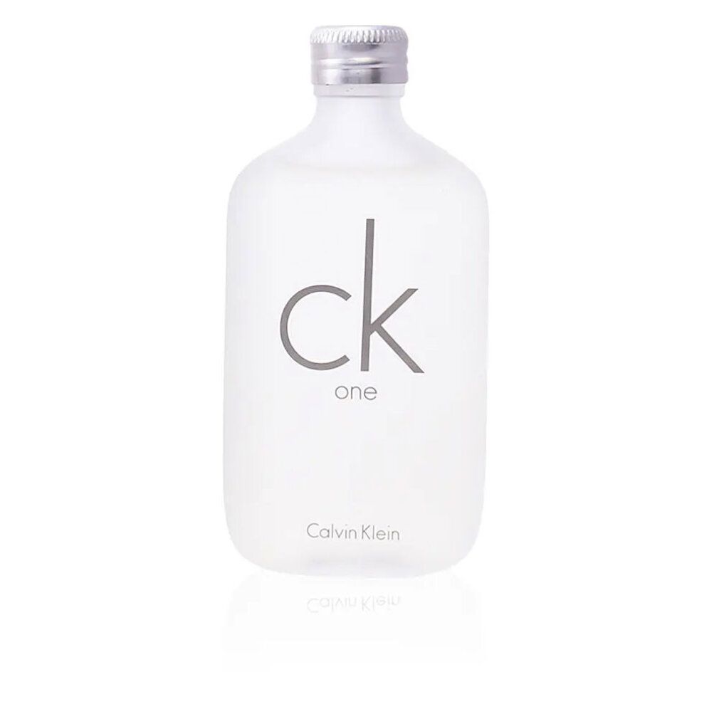 Parfumfles met zilveren dop, opschrift ck one en Calvin Klein. Fles van glas.