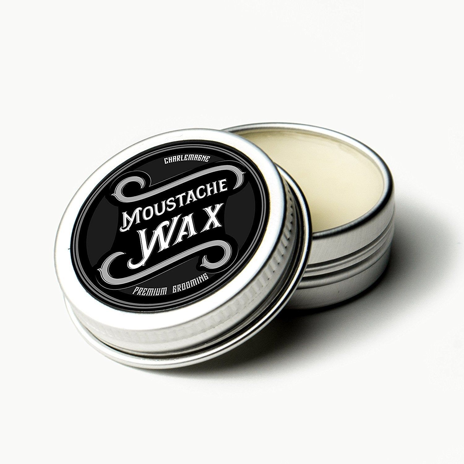 Gesloten zwart blikje CHARLEMAGNE baardwax, etiket "MOUSTACHE WAX".