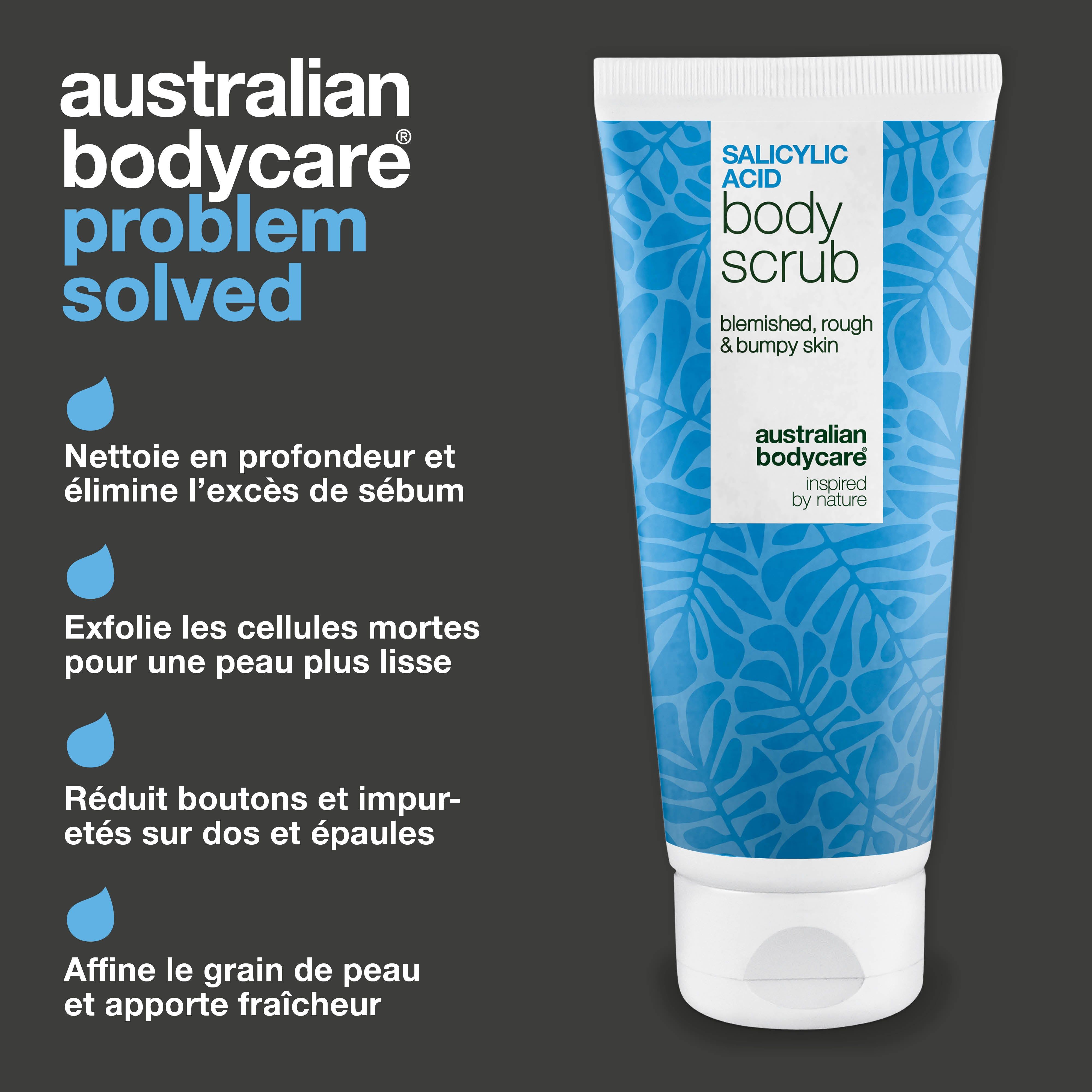 Tube de gommage corporel. Texte: Australian Bodycare, problème résolu. Gouttes bleues. Texte: Nettoie, exfolie, boutons.