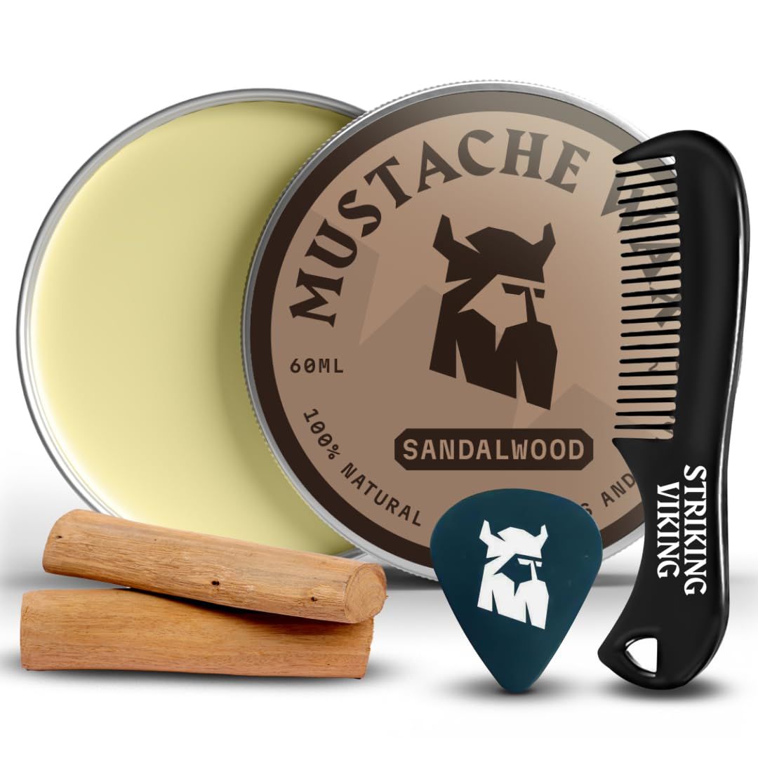Boîte de cire à moustache, peigne, morceaux de bois et médiator. Boîte avec "MUSTACHE", "SANDALWOOD". Peigne avec "STRIKING VIKING".